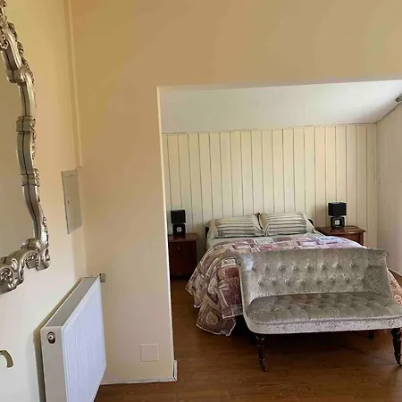 Hébergement de vacances Lovely Four Bedroom With Private Pool. *