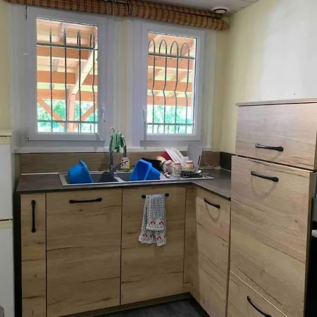 Lovely Four Bedroom With Private Pool. Hébergement de vacances *
