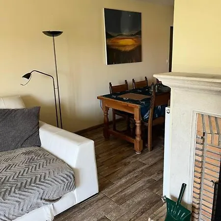 Hébergement de vacances Lovely Four Bedroom With Private Pool. Douzains