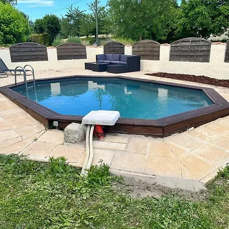 Hébergement de vacances Lovely Four Bedroom With Private Pool. *