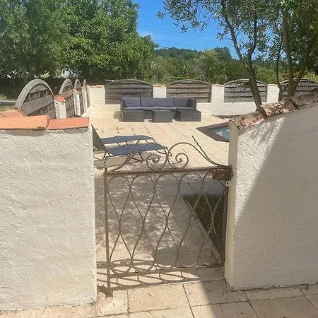 Hébergement de vacances Lovely Four Bedroom With Private Pool. *