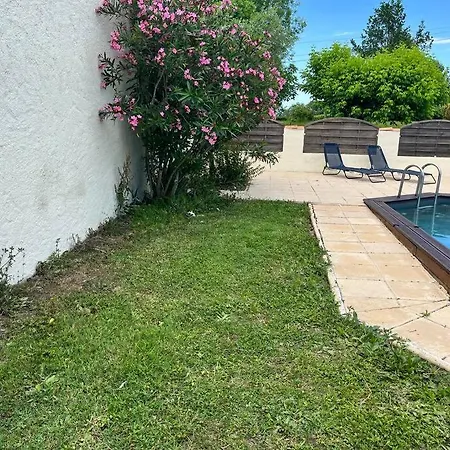 Lovely Four Bedroom With Private Pool. Hébergement de vacances *