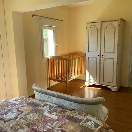 Lovely Four Bedroom With Private Pool. Hébergement de vacances *